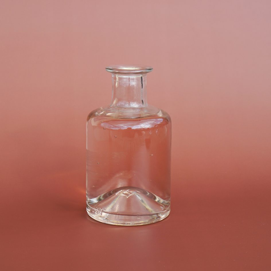 liten glasflaska 200 ml till sprit och hemdoft