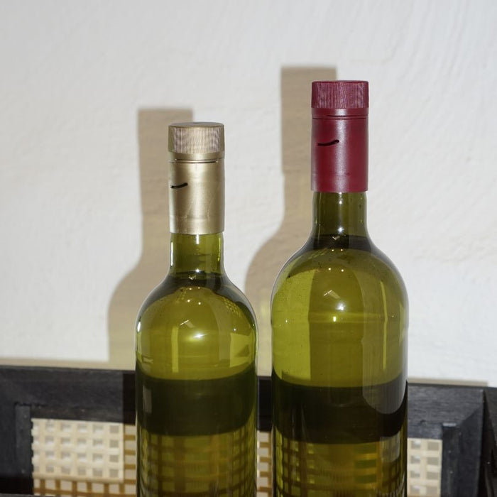 PET vinflaska med skruvkapsyl