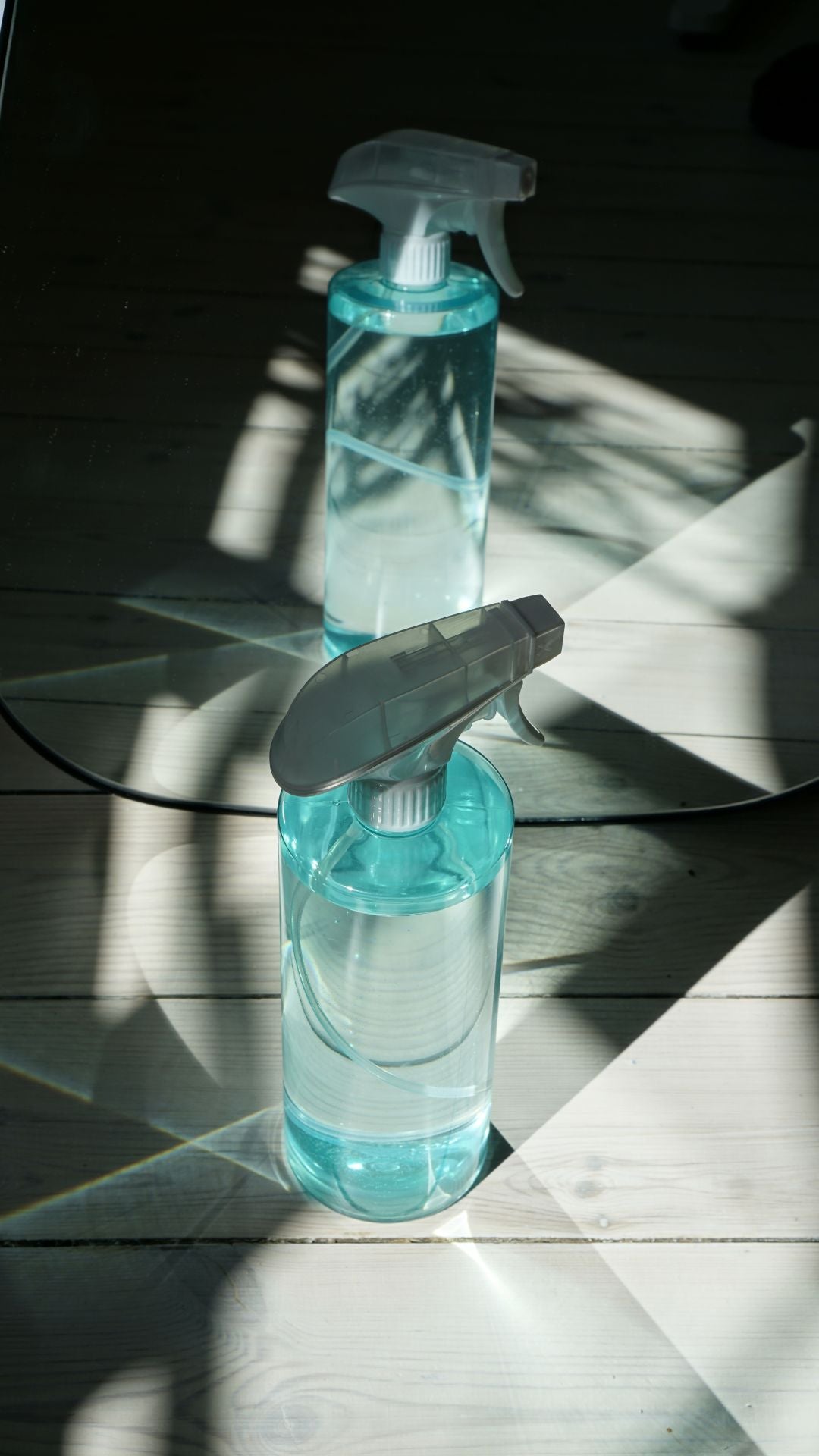 rPET flaska med vit spray förslutning